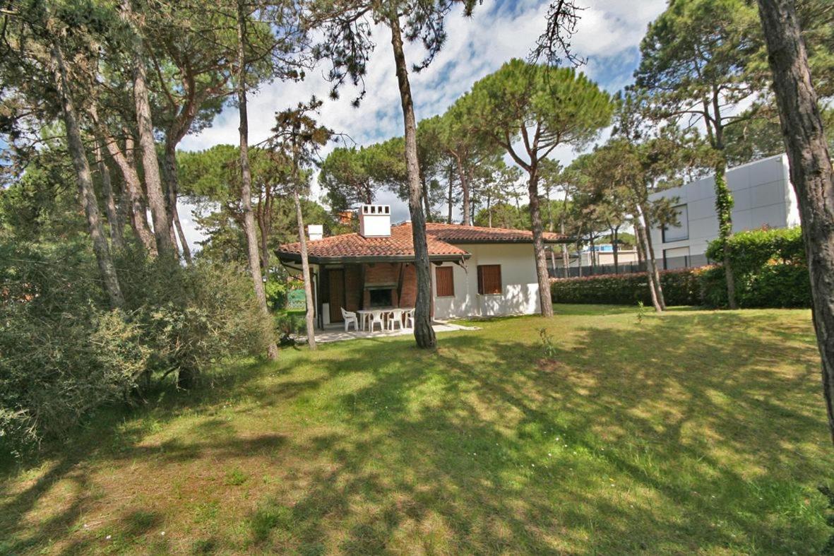 Ba - Villa Lucy - Single Villa - Lignano Sabbiadoro Bagian luar foto